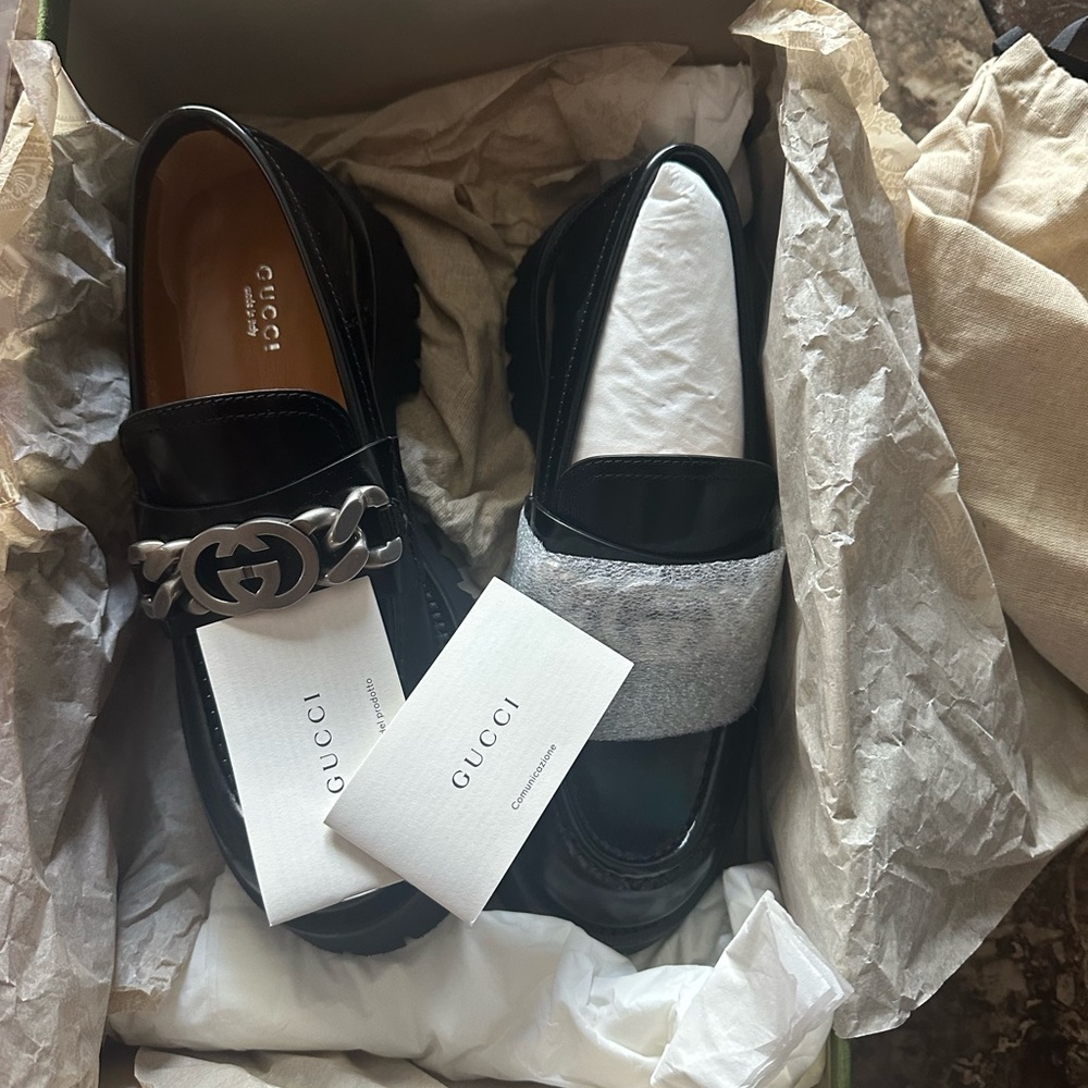 Gucci Women's Black Loafers (New with duster and box). Runs small, ideal for 8.5 - Picture 6 of 9